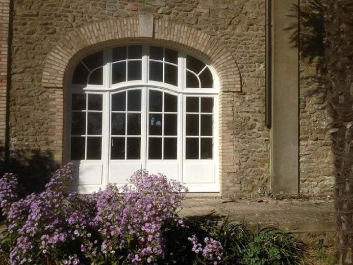 Pose de fermetures extérieures robustes pour valoriser votre façade